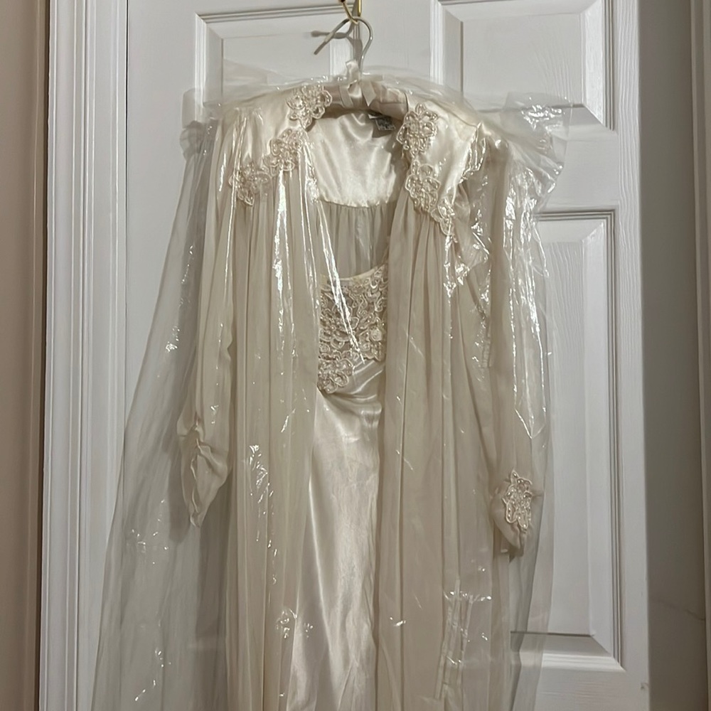 Vintage wedding night lingerie size small night gown matching robe